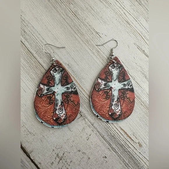 Faux leather cross Pattern teardrop earrings - Picture 3 of 3
